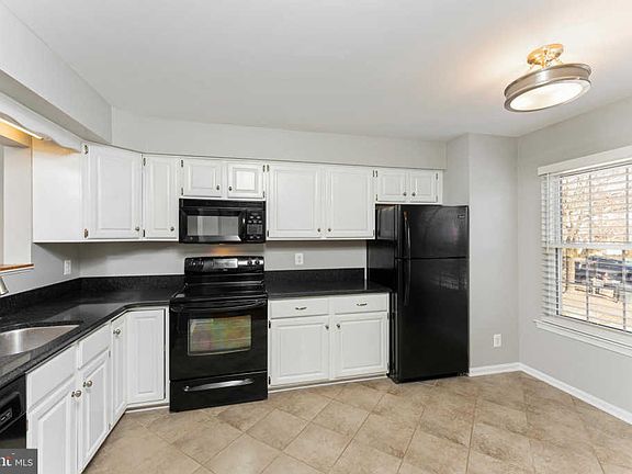 4th image of 5652 Thorndyke Ct