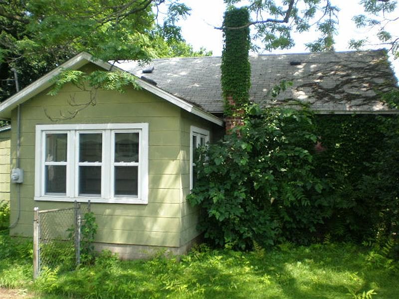 2nd image of 151 Adams St