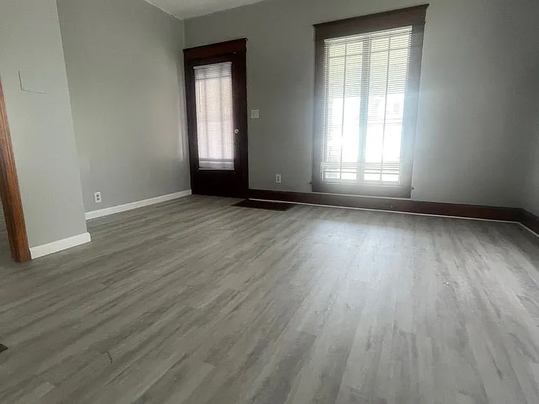 2105 W Jackson St — Photo 4