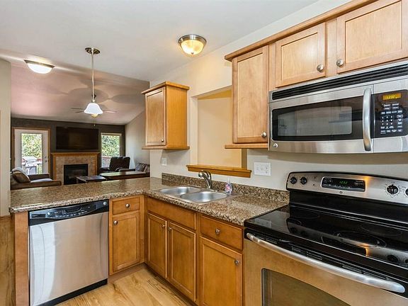 5th image of 1036 Sunny Side Dr