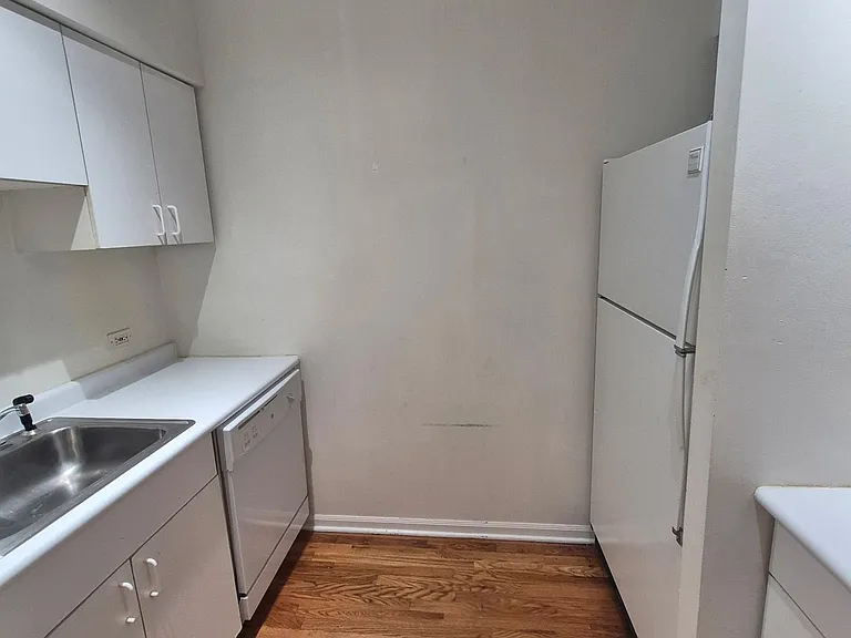 1440 W School St — Photo 3