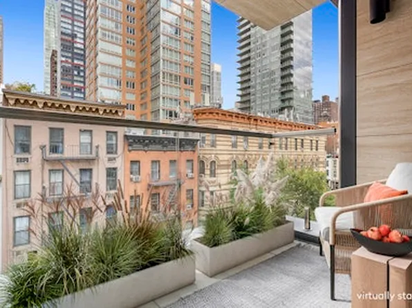 244 East 52nd Street image 2 of 20