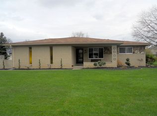 5388 Folkstone Dr, Troy, MI