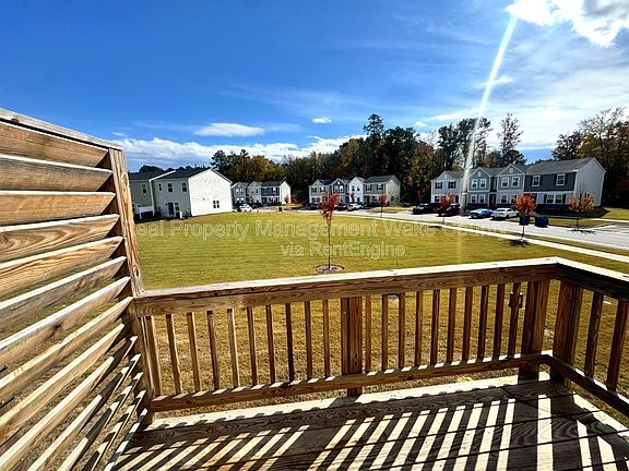 2nd image of 2727 Chert Ln