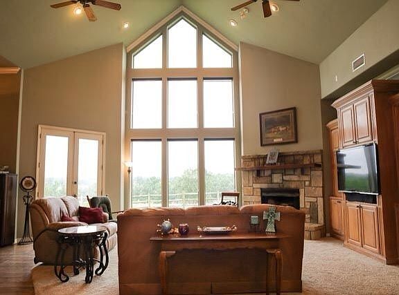 Main room 1 : Huge open floor plan!