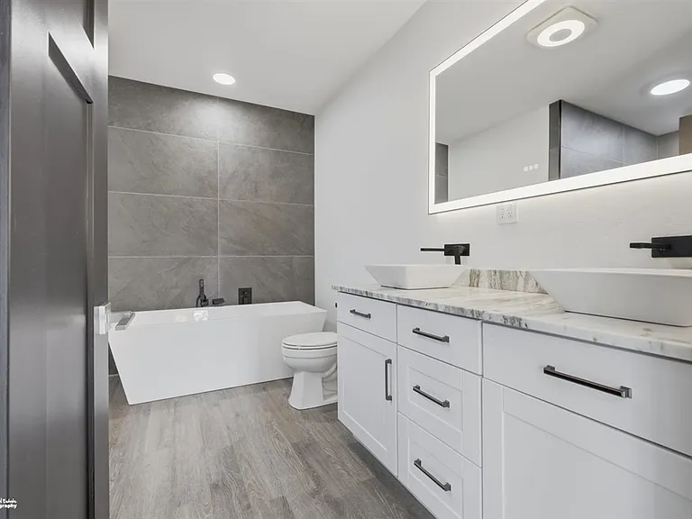 N Kim Dr — Photo 15