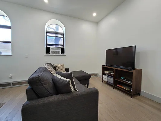 Rented by Kleier Residential | media 11