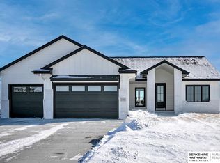 5445 Kestrel Pkwy, Omaha, NE 68022