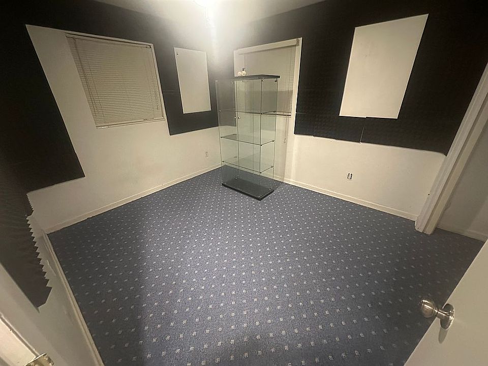 2nd image of 425 SE Fini Dr