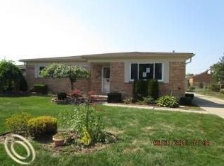 40029 Kristen Dr, Sterling Heights, MI