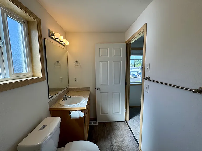 7470 Leeside Dr — Photo 20