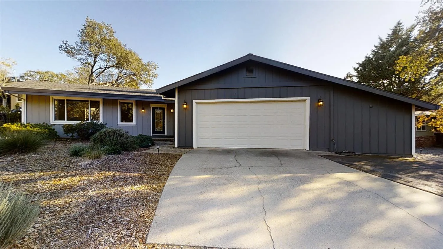 17845 Jayhawk Dr photo 1