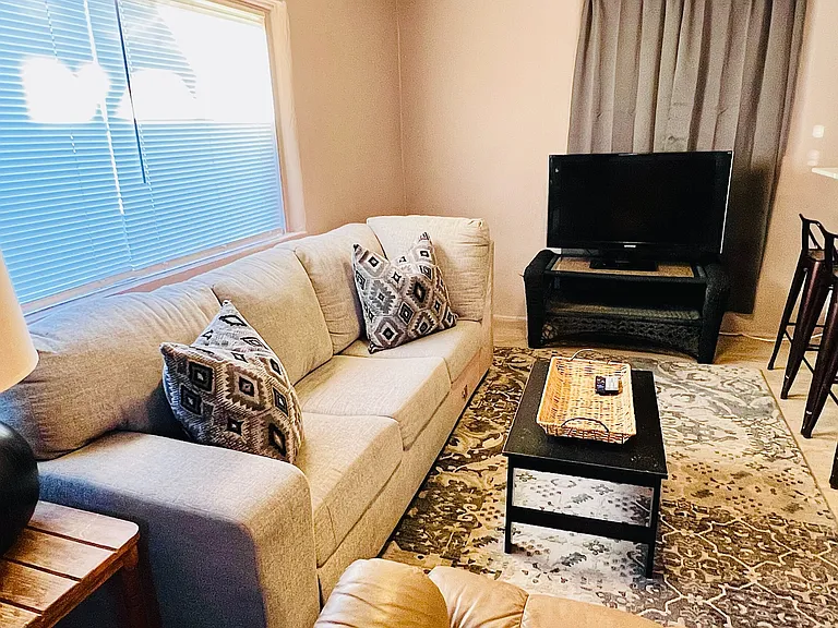 510 W Fleming Ave — Photo 4