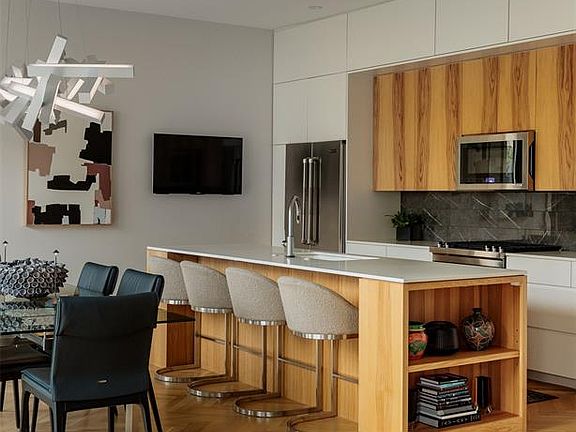5th image of 701 N Hudson Ave Unit 304