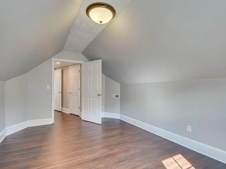 2909 Aylesbury Dr — Photo 34