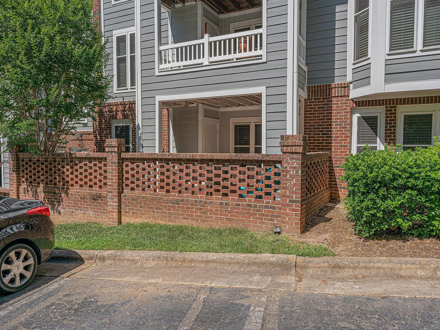 2 bed, 1120 sqft, $2,050 — Photo 2
