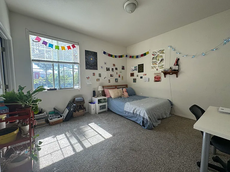 2874 Victoria Ave — Photo 9