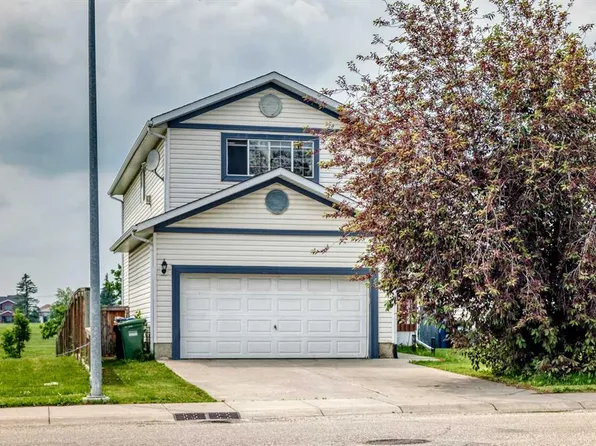 7230 S Laguna Way NE, Calgary, AB T1Y 7B9