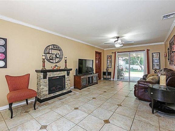 4th image of 7 Round Hill Dr