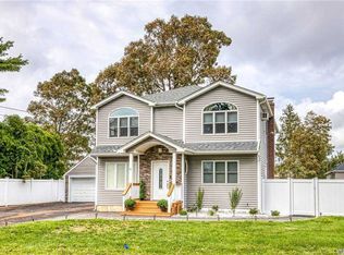 75 Highland Ave, West Islip, NY 11795