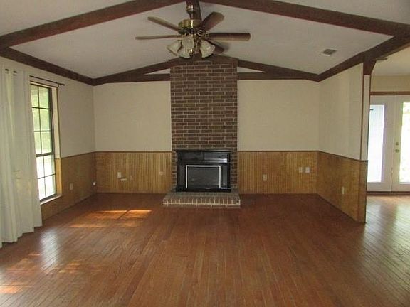 3rd image of 204 Christie Rd