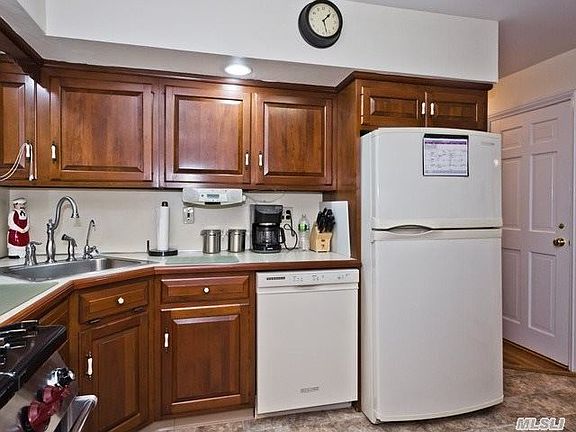 5th image of 258 N Linden St