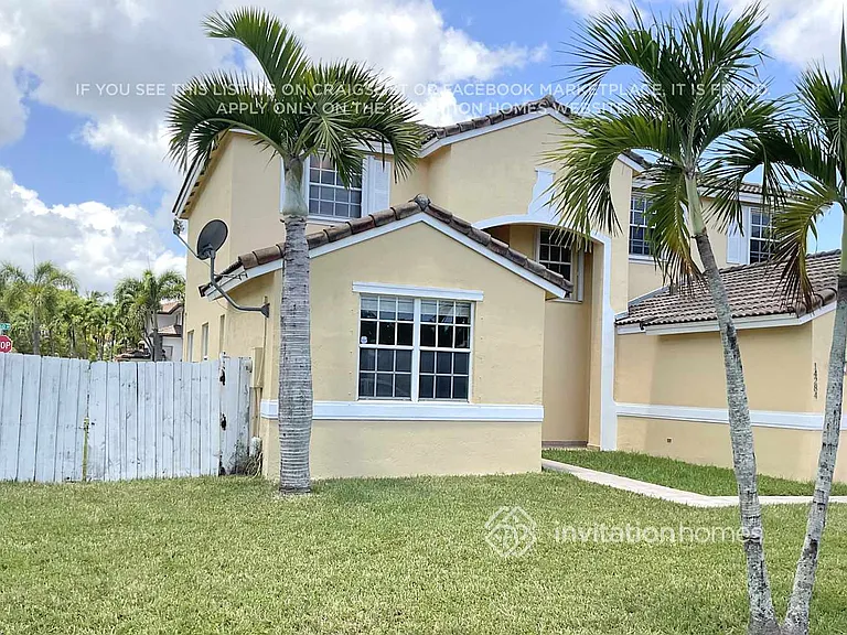 14284 SW 159th Pl — Photo 2