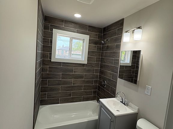 5th image of 2136 Louisiana St #2136