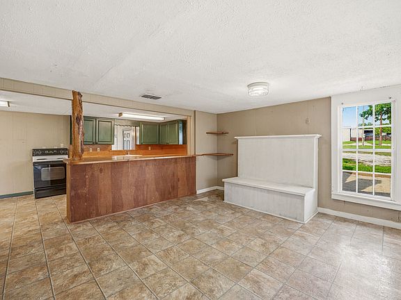 4th image of 305 County Road 483