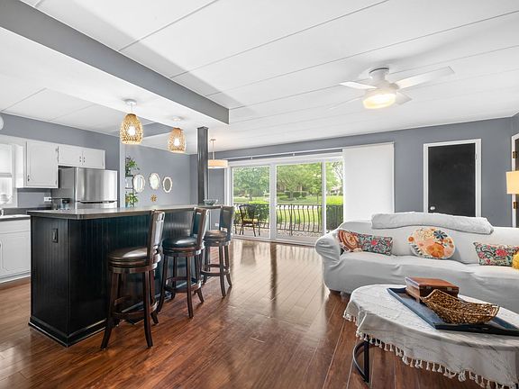 3rd image of 15651 Garden View Ct APT 1D