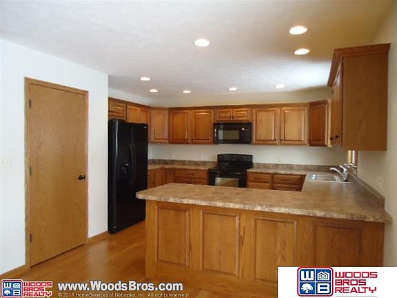 4th image of 704 Thornridge Acres