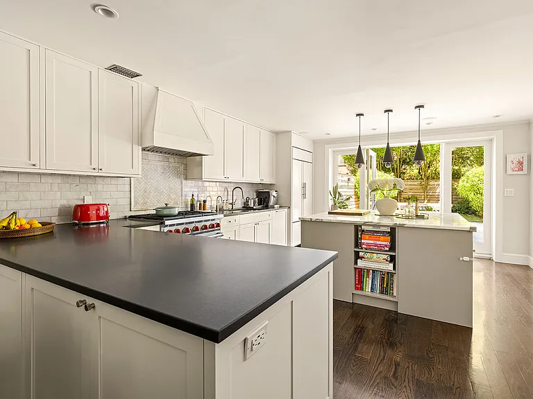 55 Rutland Rd — Photo 4