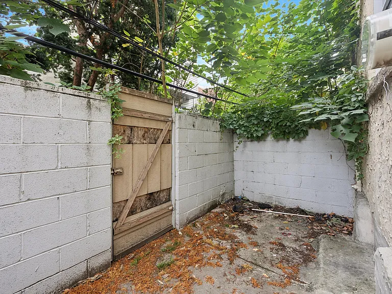 1320 S Newkirk St — Photo 6