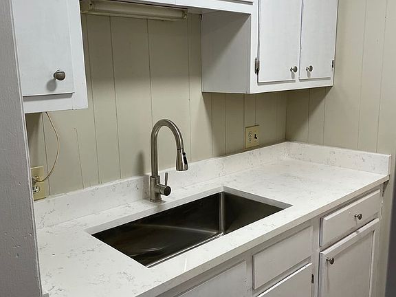 5th image of 510 Hamlin St APT C