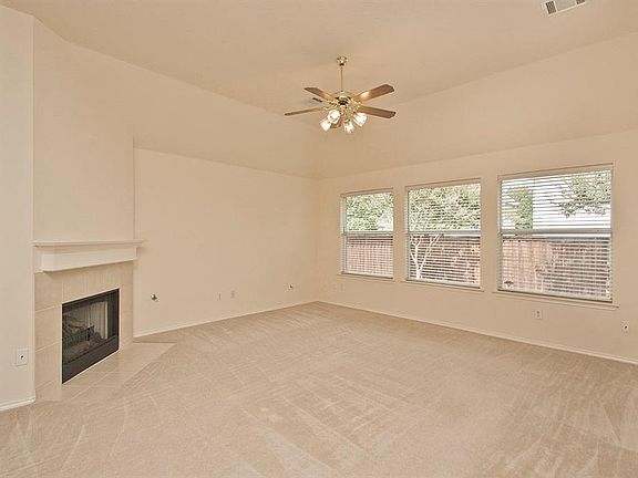 4th image of 2409 Deer Horn Dr