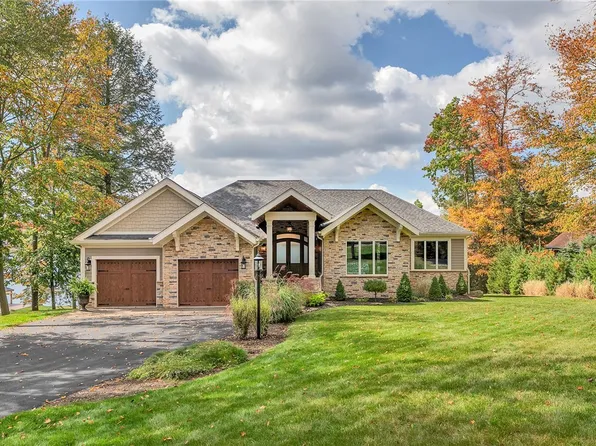 433 Peninsula Dr, Central City, PA 15926