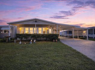 5750 Pawnee St, Zephyrhills, FL 33542