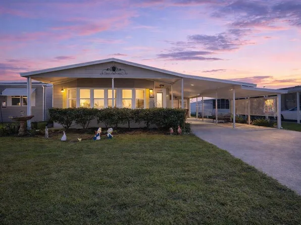 5750 Pawnee St, Zephyrhills, FL 33542