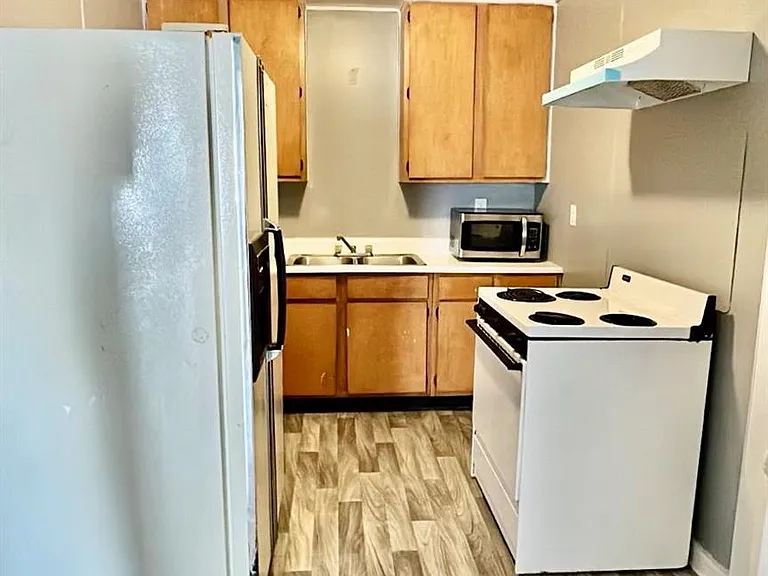 1907 Avenue C #4 — Photo 13