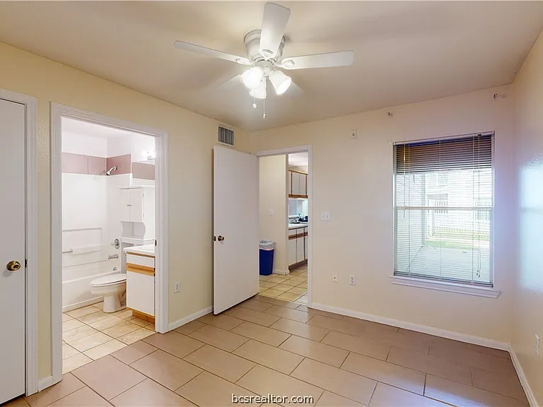 529 Sw Pkwy #102 — Photo 12