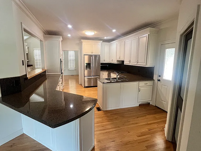 3203 Tifton Ln — Photo 8