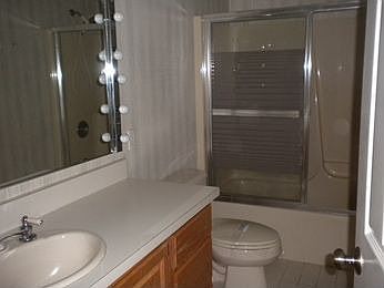 3rd image of 9297 Holiday Dr