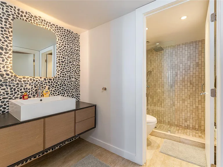 2301 Collins Ave #716 — Photo 13