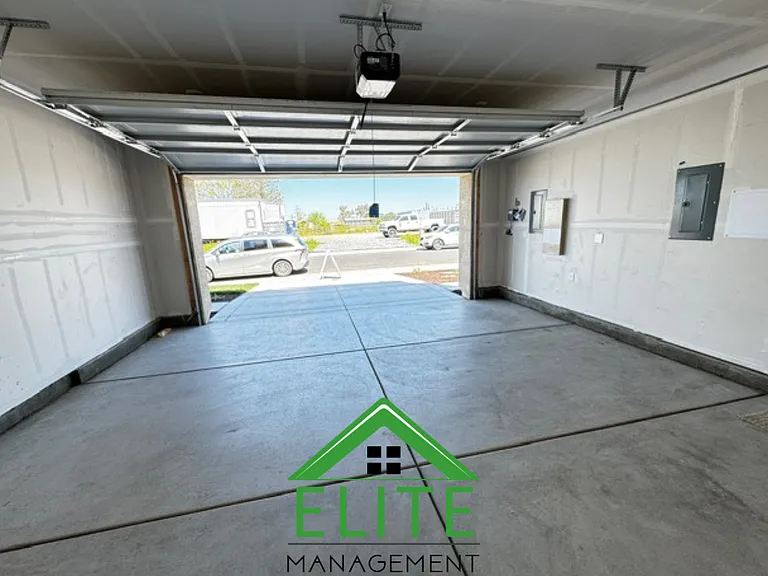 8832 Spencerport Dr — Photo 21