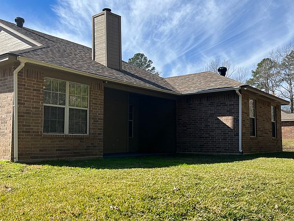3rd image of 226 Forest Dr