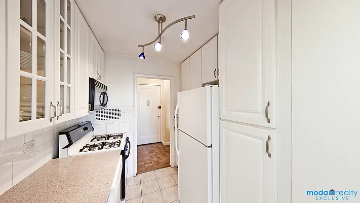 Sold by Moda Realty | media 40