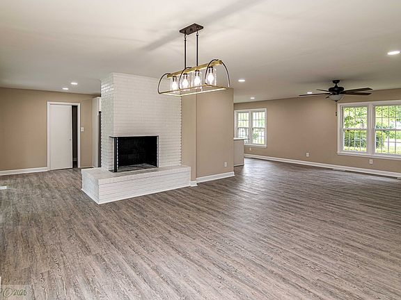 5th image of 604 Pinecrest Dr