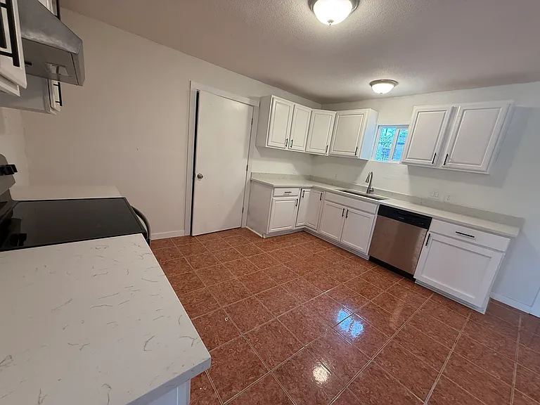 560 Wickford Way — Photo 20