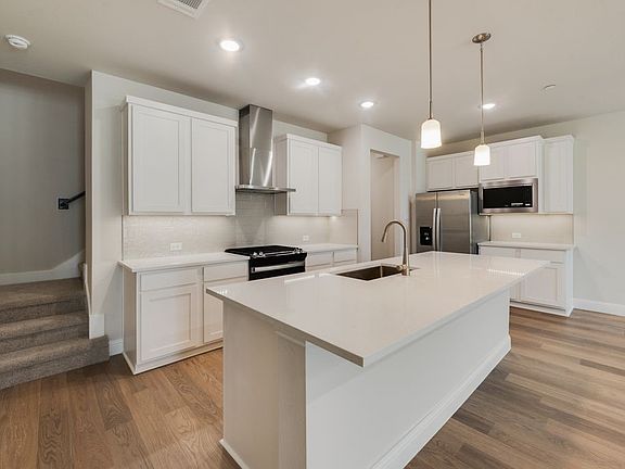 4th image of 8317 Bayside Dr