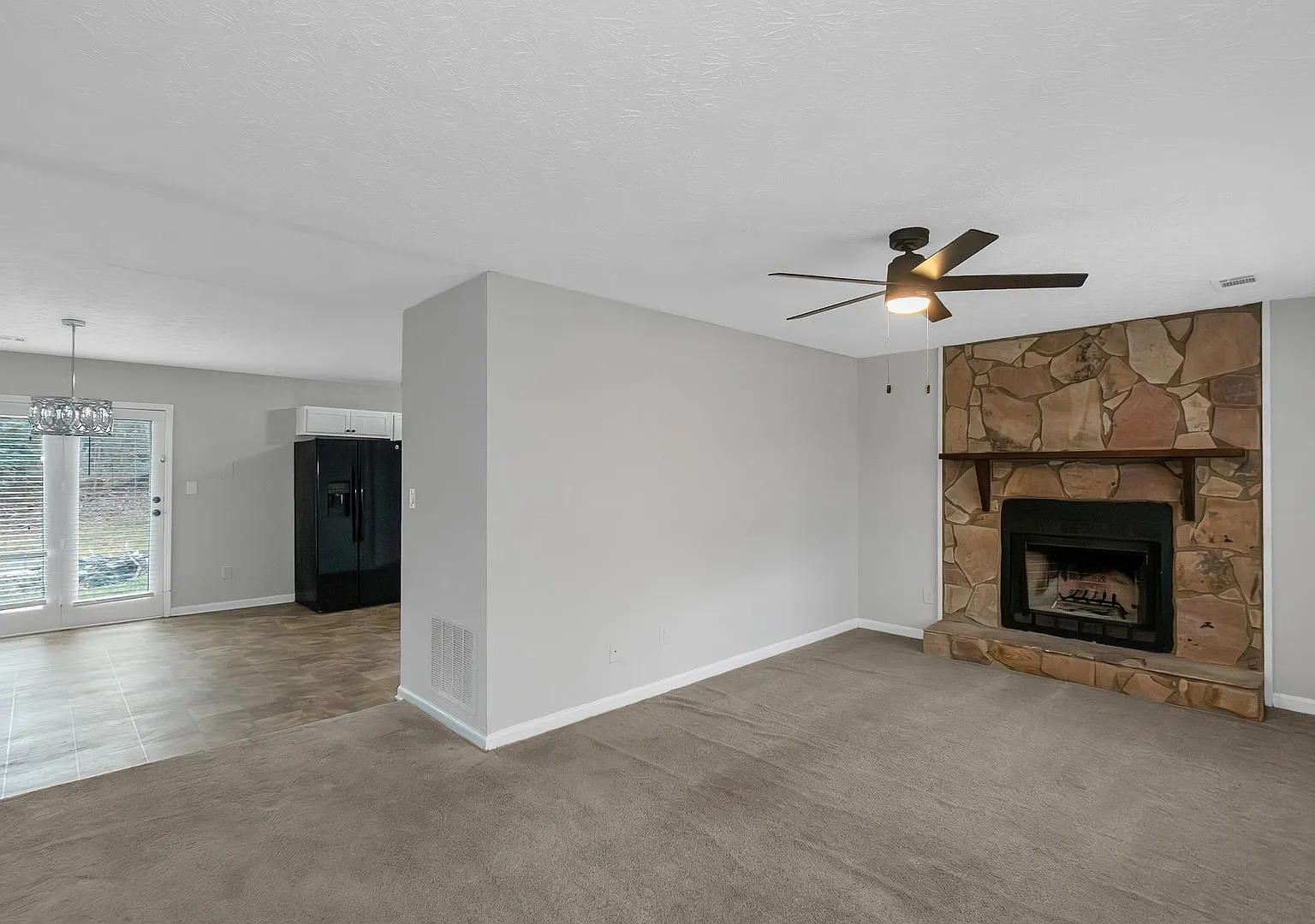 Charming 4-Bedroom 3bath Home with Spacious Backyard in Stockbridge! — Photo 4
